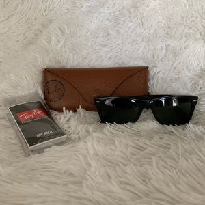 Authentic Rayban New Wayfarer sunglasses with case